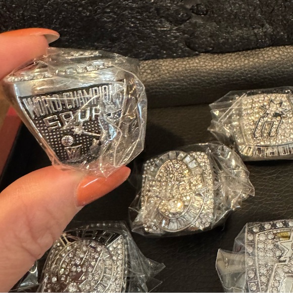 Set of 5 San Antonio Spurs Championship Replica Rings W/Box - Tim Duncan - Picture 3 of 5